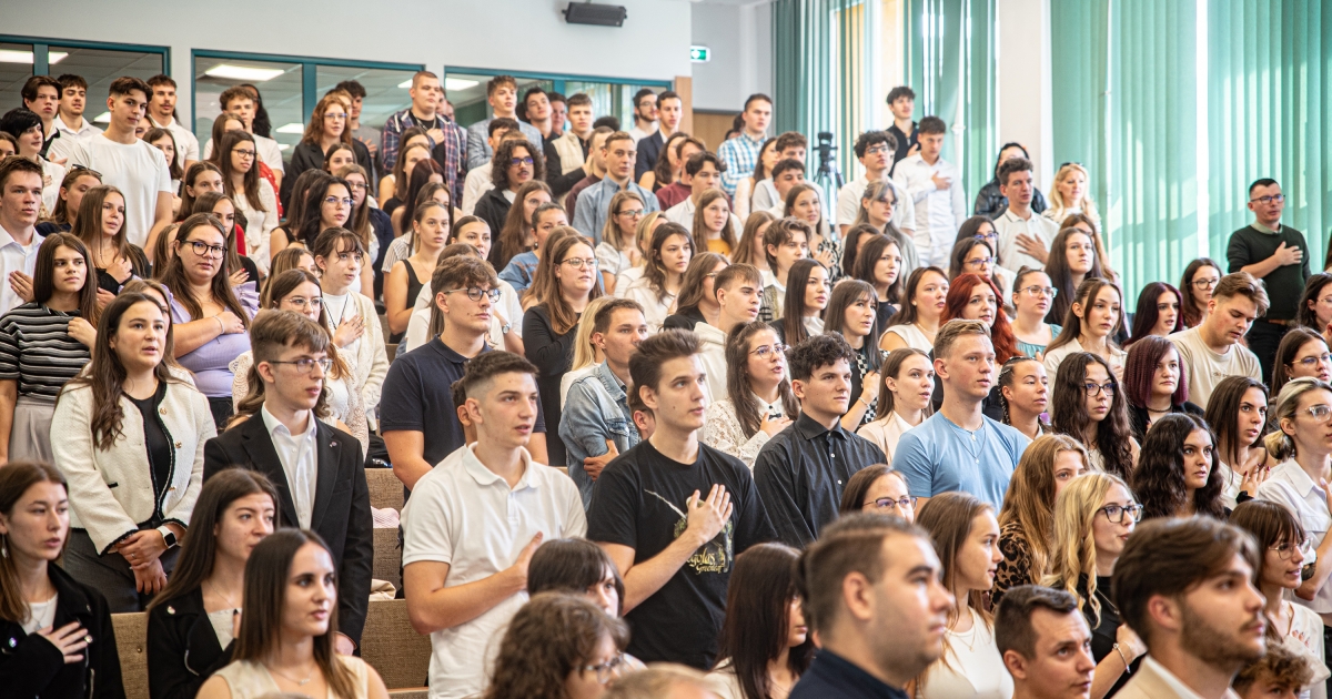 Küldetés: tudás, hit, közösség